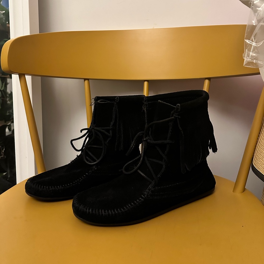 Minnetonka Tramper Booties